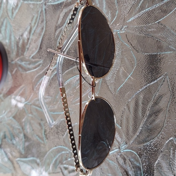 NWT Foster Grand sunglasses. - Picture 5 of 5